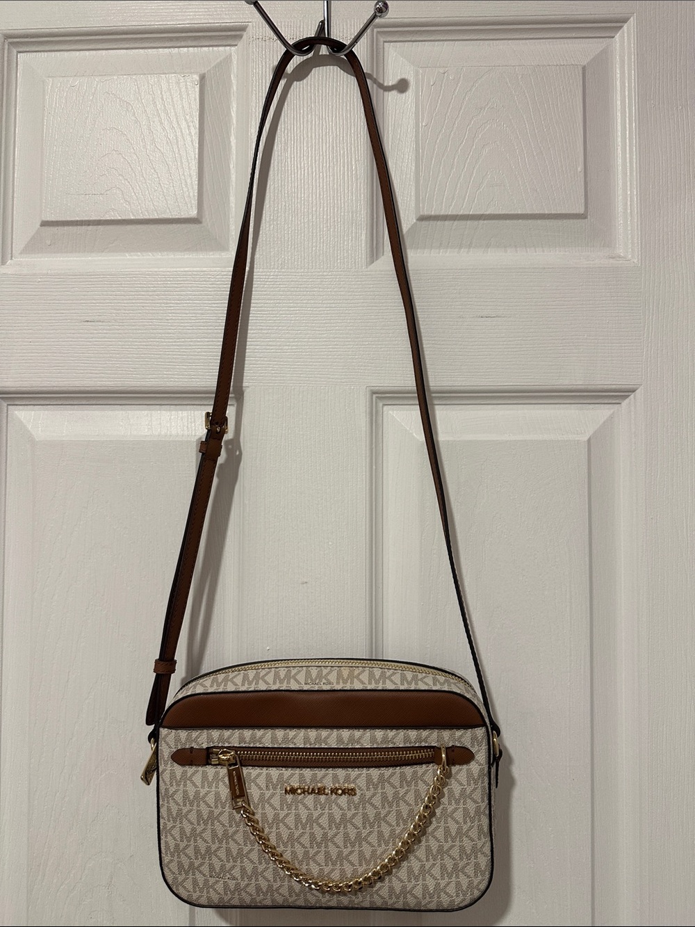 Michael Kors Cream/Tan Signature Logo Crossbody with Gold Chain